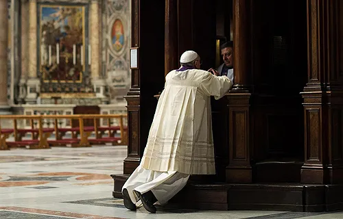 Pope Francis goes to confession as part of a penitential mass at St Peter's Basilica at the Vatican on March 28, 2014. Credit: ANSA/L'OSSERVATORE ROMANO.