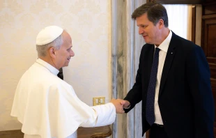 Eduard Habsburg, Hungary's ambassador to the Holy See from 2015 to 2025, takes his leave during a farewell visit to Pope Leo XIV on Nov. 21, 2025. Credit: Vatican Media.