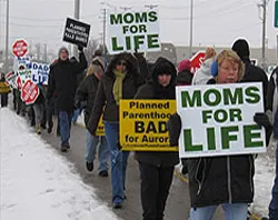 Pro-lifers protest outside of the Aurora, Ill. Planned Parenthood facility. ?w=200&h=150