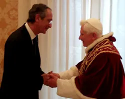 President Alvaro Colom Caballeros greets Pope Benedict in the Papal Library.?w=200&h=150