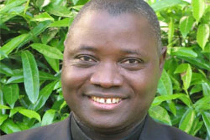 1212010 Smiling dude