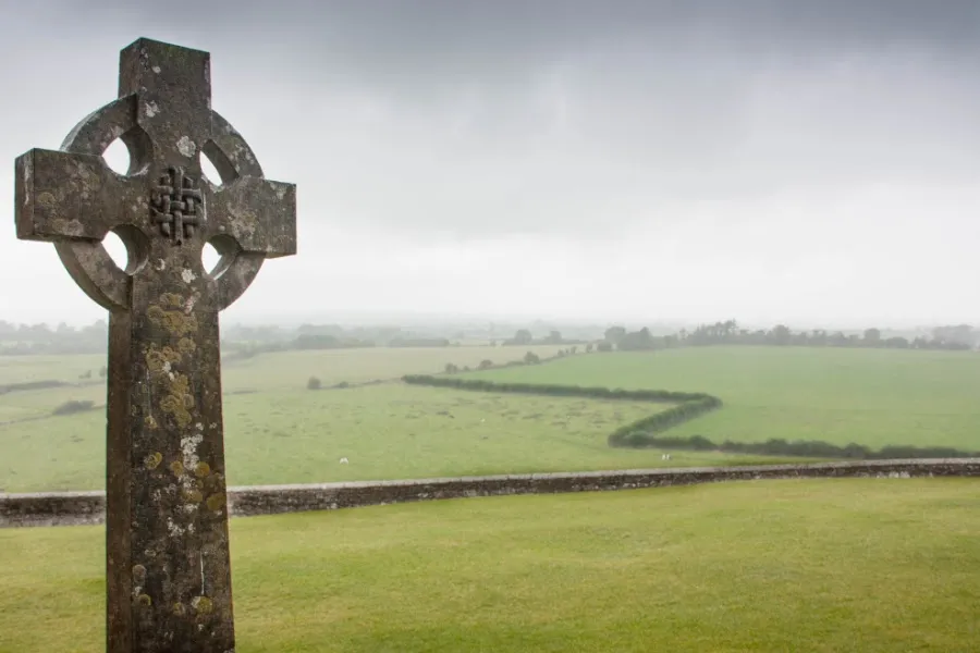 Irish High Cross at the Rock of Cashel in Co. Tipperary, Ireland. Credit: Marie-Lise Van Wassenhove via Flickr (CC BY-NC 2.0).?w=200&h=150