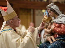 Cardinal Carlos Osoro Sierra of Madrid crowns the image of Our Lady of La Leche in St. Augustine, Florida.