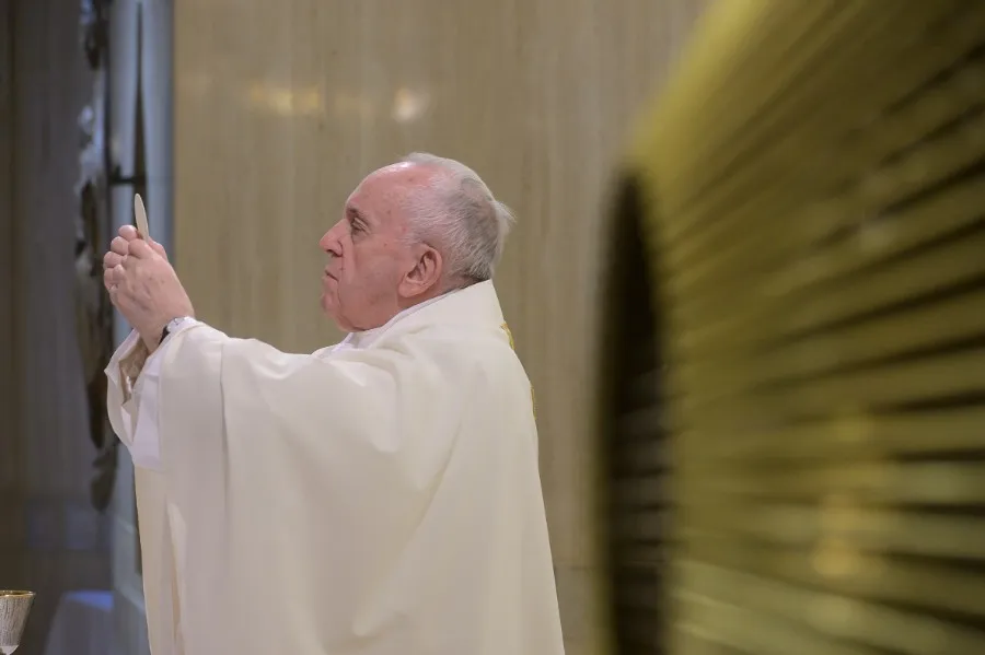 Pope Francis celebrates Mass in the chapel of the Casa Santa Marta April 18, 2020. ?w=200&h=150