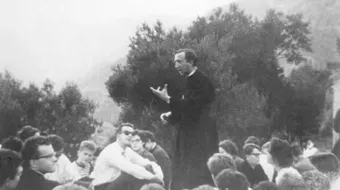 1960. Varigotti (SV). Father Luigi Giussani with students during the Tower Ray.