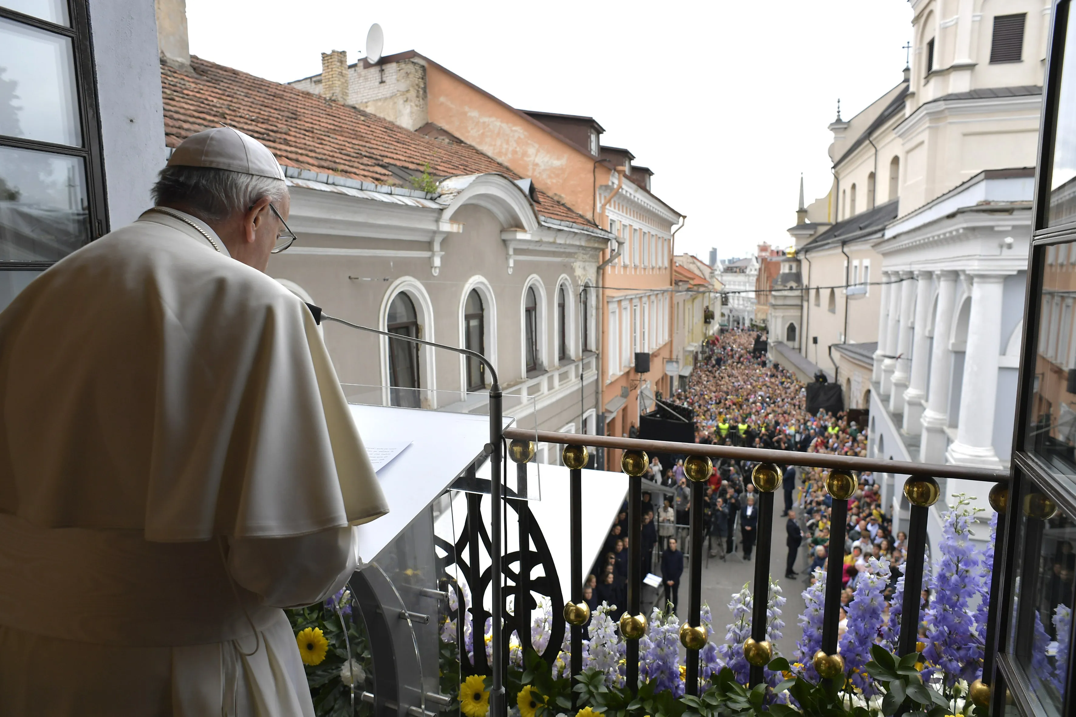 Pope Francis visits the Mater Misericordiae shrine in Vilnius, Lithuania Sept. 22, 2018.?w=200&h=150
