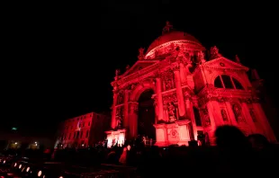 Venice illuminated red in remembrance of persecuted Christians.   Daniel Ibanez / CNA.