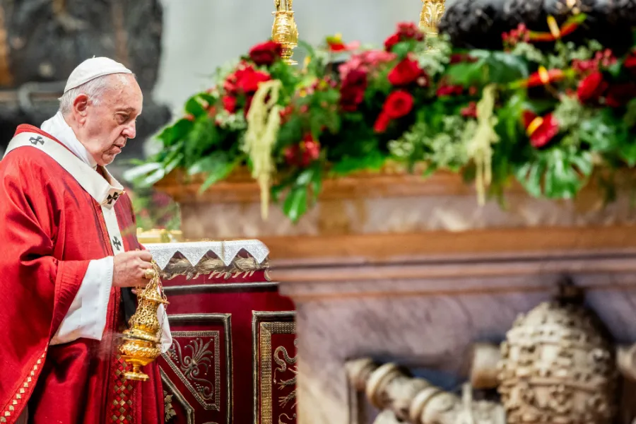 Pope Francis celebrates Mass for the feast of Saints Peter and Paul June 29, 2019. ?w=200&h=150