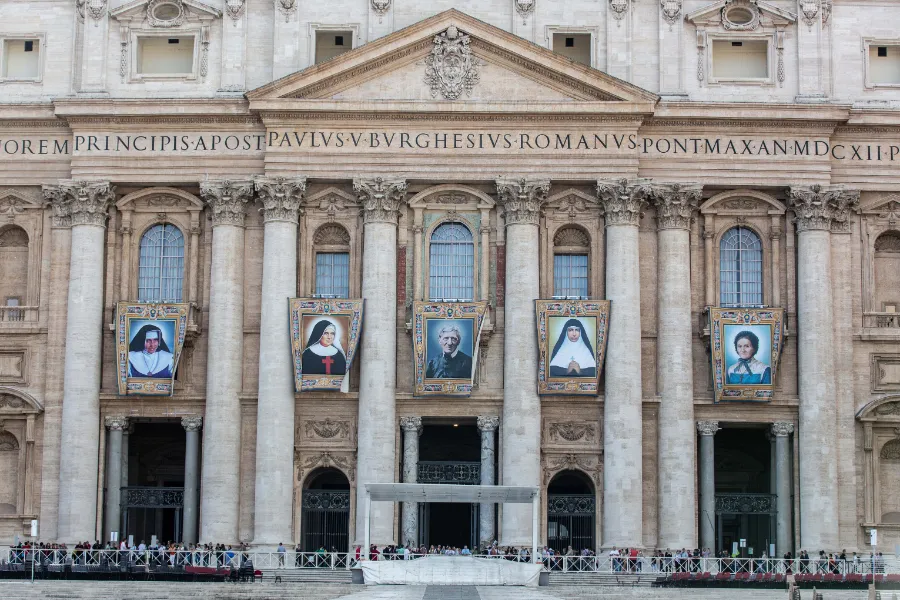 Banners of those to be canonized Oct. 13 at St. Peter's Square. ?w=200&h=150
