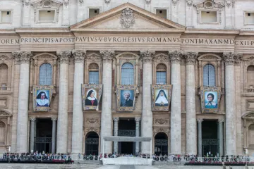 20191010 Banners at St Peters Square of the future saints Daniel Ibanez CNA