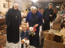 Sisters from Przemysł, Poland, help Ukrainian refugees.
