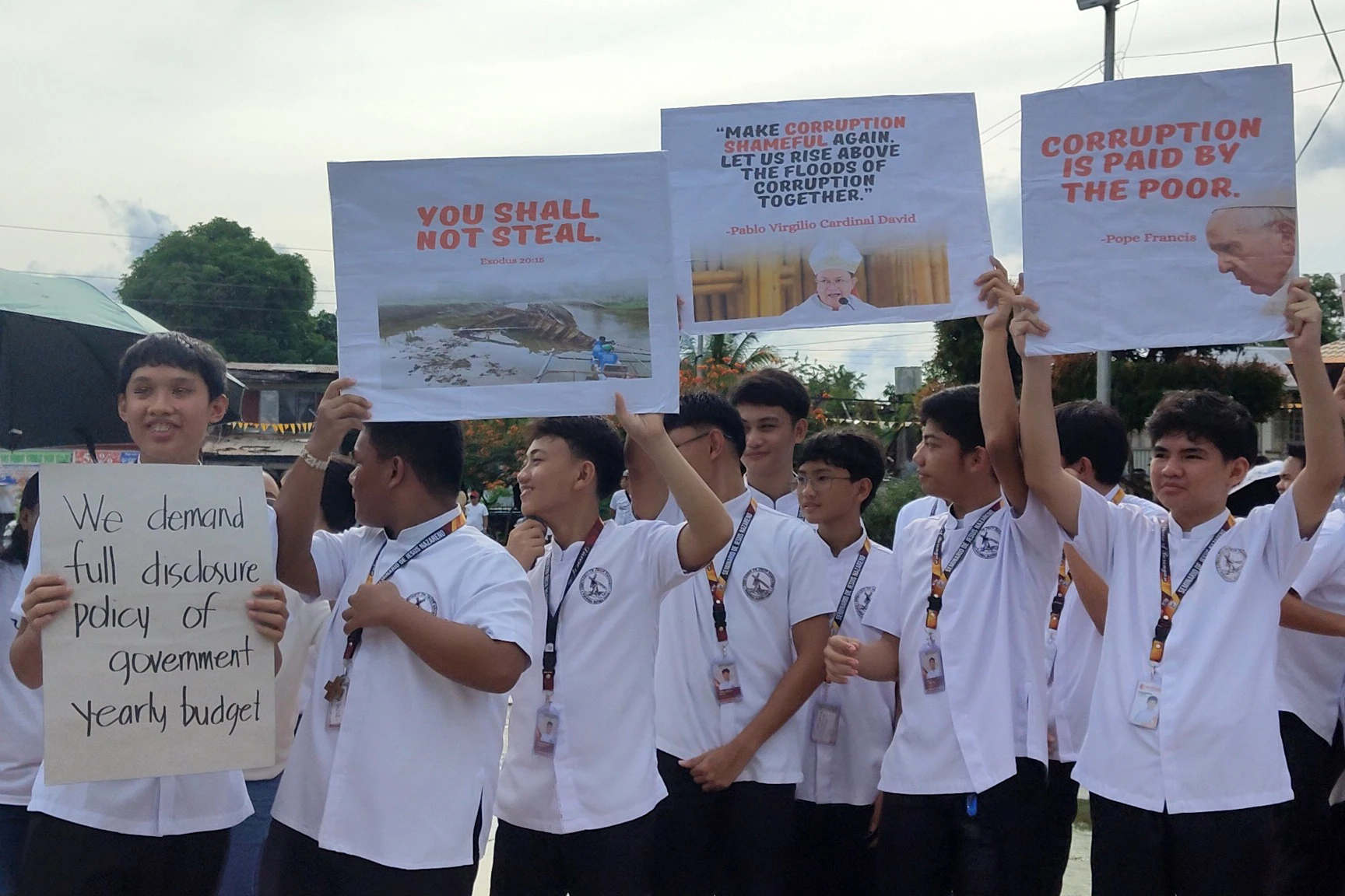 Students take part at a protest rally against corruption organized by the Catholic Church and others on Sept. 21, 2025.?w=200&h=150