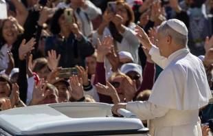 Pope Leo XIV greets pilgrims gathered in St. Peter’s Square at the Vatican on Sept. 27, 2025. Credit: Daniel Ibáñez/CNA