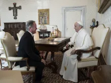 World Food Program head David Beasley meets Pope Francis at the Vatican Jan. 28, 2021. Credit: Vatican Media.