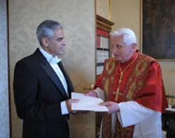 Ambassador Miguel Diaz presents his credentials to Pope Benedict.?w=200&h=150