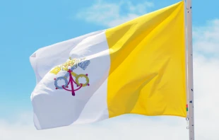 The Vatican flag. Credit: Mazur/www.thepapalvisit.org.uk.