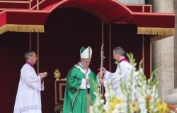 Pope Francis celebrates Mass Oct. 27. ?w=200&h=150