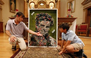 Artist Johnny Vrba presents the commissioned Carlo Acutis piece to kids at St. Carlo Acutis Parish in Chicago. Credit: Photo courtesy of Chicago Catholic