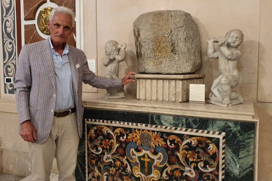 Renato Laganà with the relic of the burning column. ?w=200&h=150