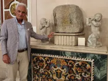 Renato Laganà with the relic of the burning column. 