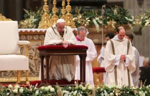 Pope Francis at Christmas Mass at St. Peter's Basilica the evening of Dec. 24, 2014.   Lauren Cater/CNA.