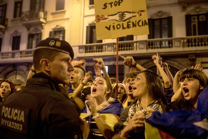 A Catalan police officer stands in front protestors against yesterdays referendum vote on October 2 2017 in Barcelona Spain Credit Chris McGrath Getty Images CNA