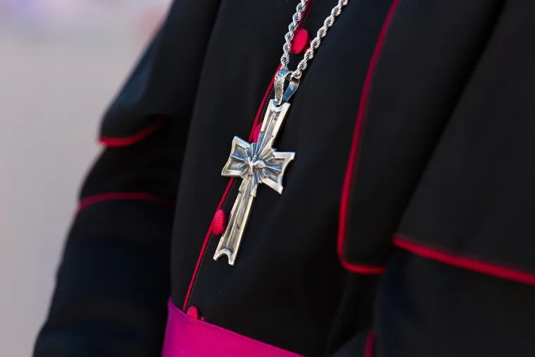 A bishop's pectoral cross. Credit: Daniel Ibanez/CNA.