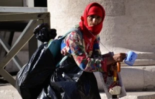 A gypsy begs in St. Peter's Square on June 4, 2014.   Daniel Ibáñez/CNA.