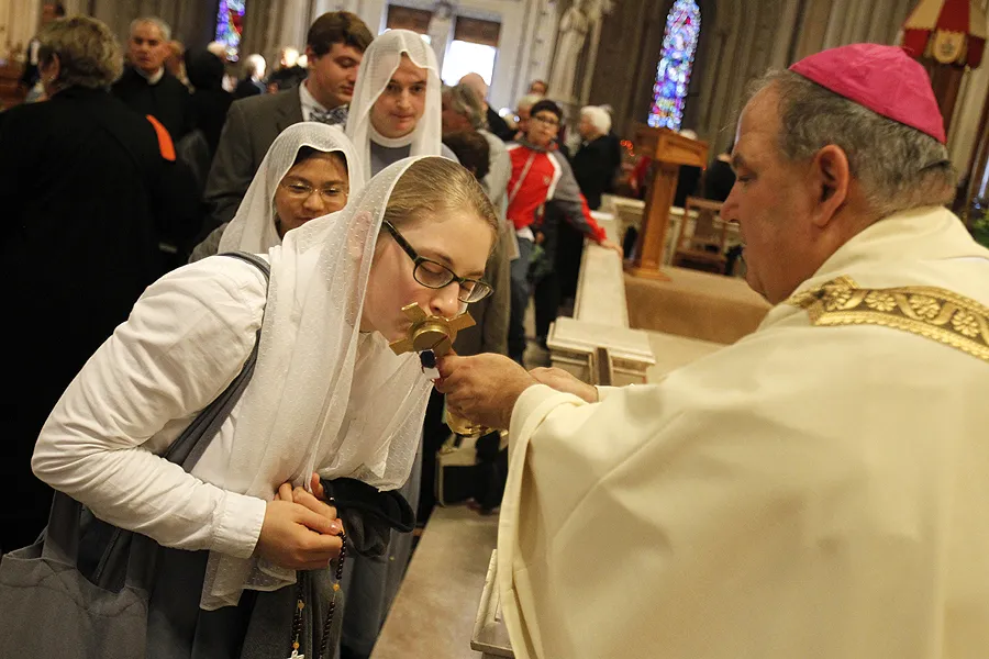 A religious sister kisses the relic of Bl. Miriam Teresa Demjanovich during her beatification ceremony Oct. 4, 2014. ?w=200&h=150