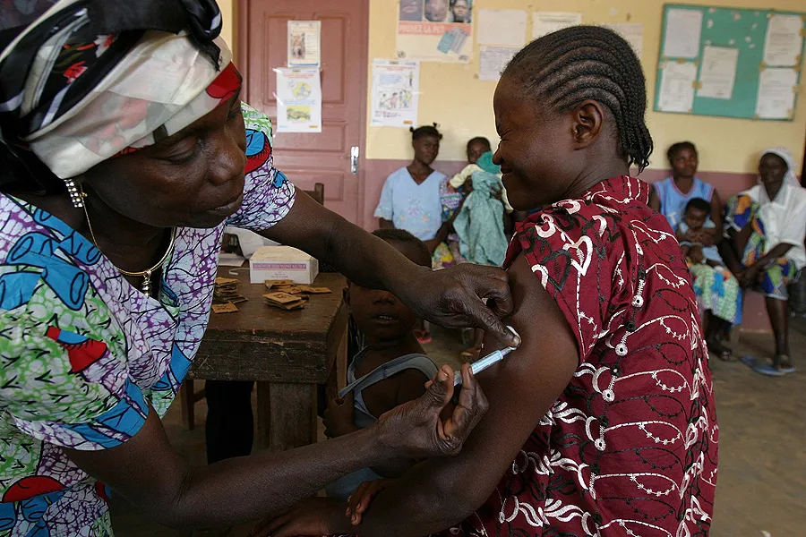 A woman receives a tetanus vaccine at the Pissa health centre in Central African Republic, January 2008. ?w=200&h=150