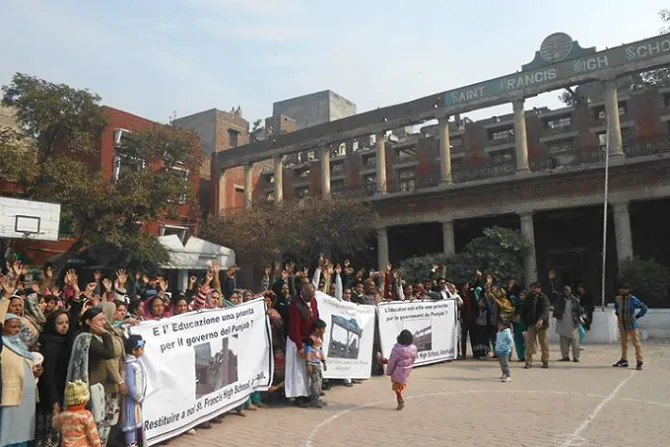 Activists demanding justice for arcdiocesan St Francis High School  Anarkali Lahore Credit Fr Andrew Nisari CNA 11 10 14