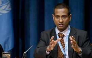 Ahmed Shaheed, the U.N.'s Special Rapportuer, briefs correspondents at UN Headquarters on Oct. 21, 2011.   UN Photo/Evan Schneider.