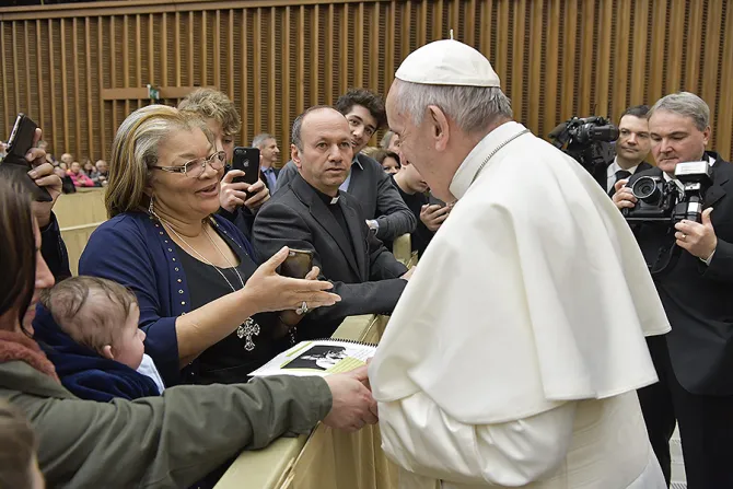 Alveda King meets with Pope Francis in Vatican City on Dec 13 2017 Credit LOsservatore Romano 1 CNA