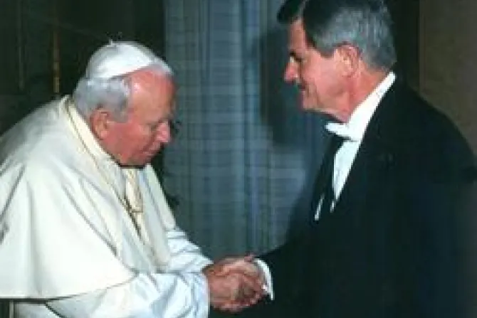 Ambassador Jim Nicholson presents his credentials to Pope John Paul II on Sept 13 2001 Courtesy Ambassador Nicholson CNA US Catholic News 9 8 11