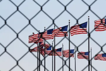 American flags border Credit Photo Grapher Shutterstock CNA