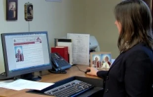 Ana Christina Villa works on the webpage containing Bl. John XXIII's writings on women   Andreas Dueren/CNA