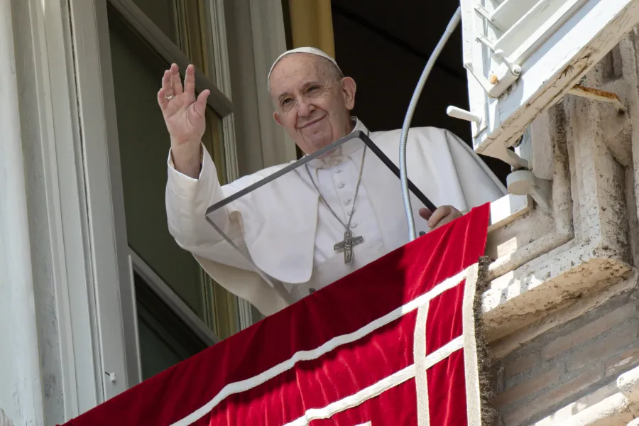 Pope Francis greets pilgrims at his Angelus address June 7, 2020. ?w=200&h=150