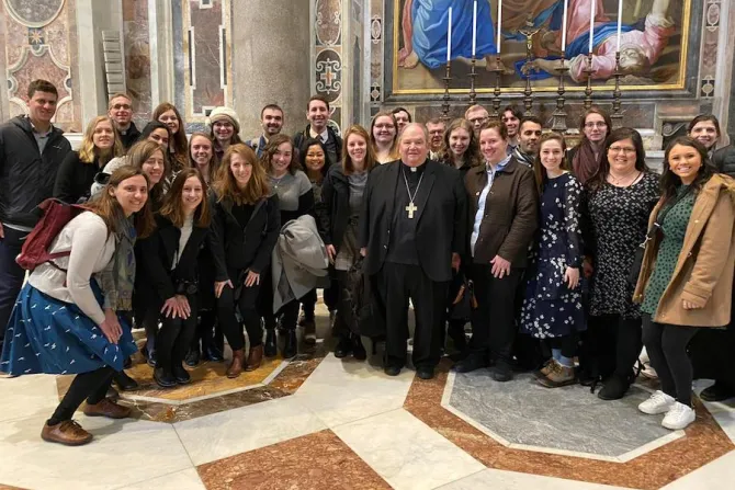 Archbishop Bernard Hebda with young adults from St Paul and Minneapolis Courtesy of Enzo Randazzo 