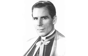 Archbishop Fulton Sheen.   Dumont Network.