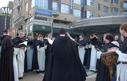 Dominican friars and sisters sing carols in Washington D.C. Dec. 16, 2013. ?w=200&h=150