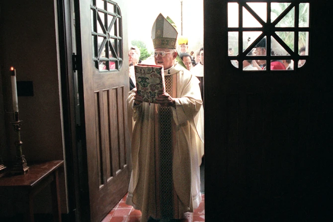 Archbishop Patricio Fernandez Flores January 1 2000 Credit Rick Hunter San Antonio Express Getty Images CNA