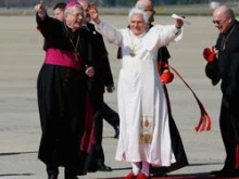 Archbishop Pietro Sambi meeting Pope Benedict XVI at Andrews Air Force Base, April 15, 2008 at the start of the Holy Father's Visit to the U.S. 