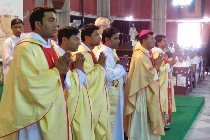 Archbishop Sebastian Francis Shaw at the Rites of Ordination to the Priesthood of 5 Cappuchin deacons at Sacred Heart Cathedral Lahore Apr 8 2016 Credit Asif Nazir CNA 4 14 16