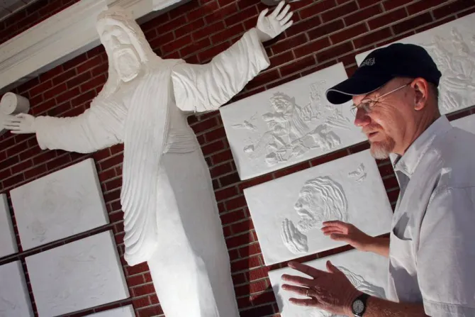 Artist Bert Baker who sculpted the statue of Christ at Red Bank Baptist Church 2007 Credit The State Newspaper Columbia South Carolina CNA