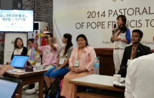Asian youth who lunched with Pope Francis speak with journalists about their experience on Aug. 15, 2014.   Elise Harris/CNA.