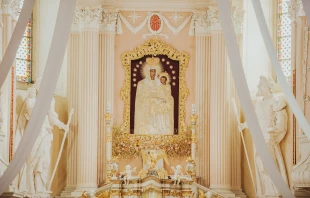 The icon of Mary Health of the Sick in the Lithuanian shrine of Siluva -   Shrine of Mary Health of the Sick in Siluva