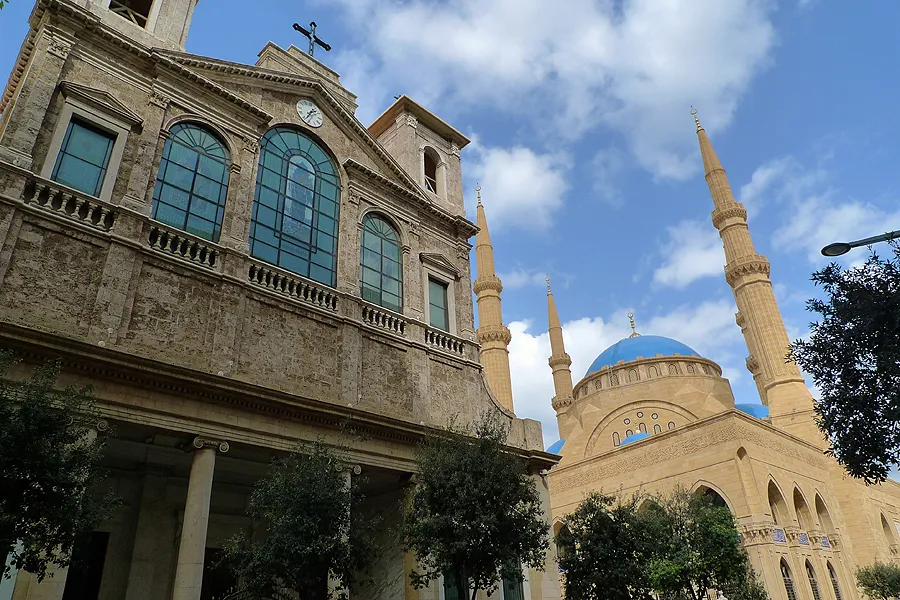 St. George Maronite cathedral beside the Mohammad Al-Amin mosque in Beirut, the Lebanese capital. ?w=200&h=150
