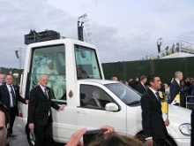 Benedict XVI arrives to Cofton Park in Birmingham, England on Sunday morning