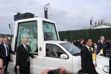 Benedict XVI arrives to Cofton Park in Birmingham England on Sunday morning