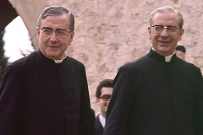 Bishop Alvaro del Portillo Right with St Josemara Escriv  Photo courtesy of Opus Dei CNA 1 24 14